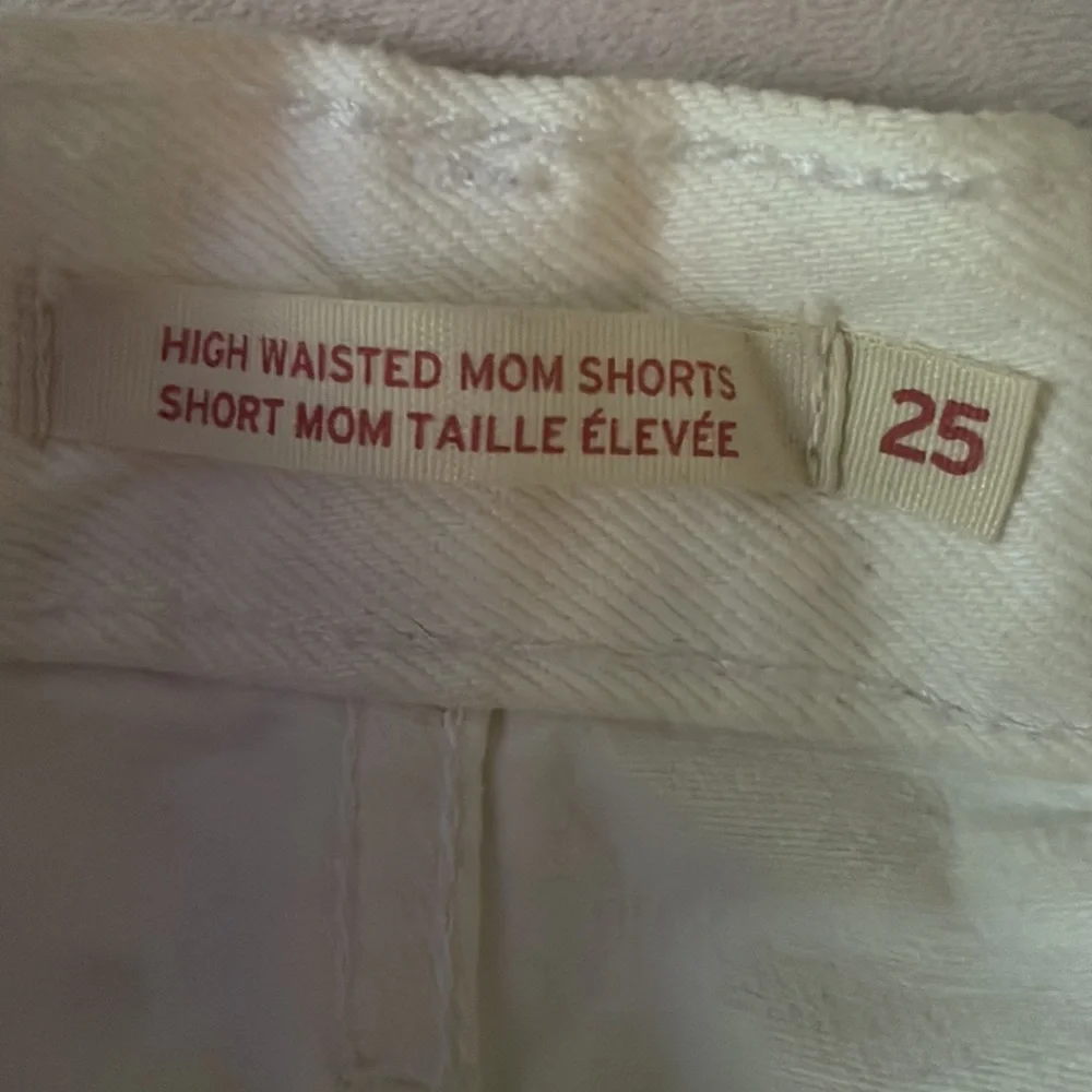 White levi high rise mom short - Picture 2 of 6